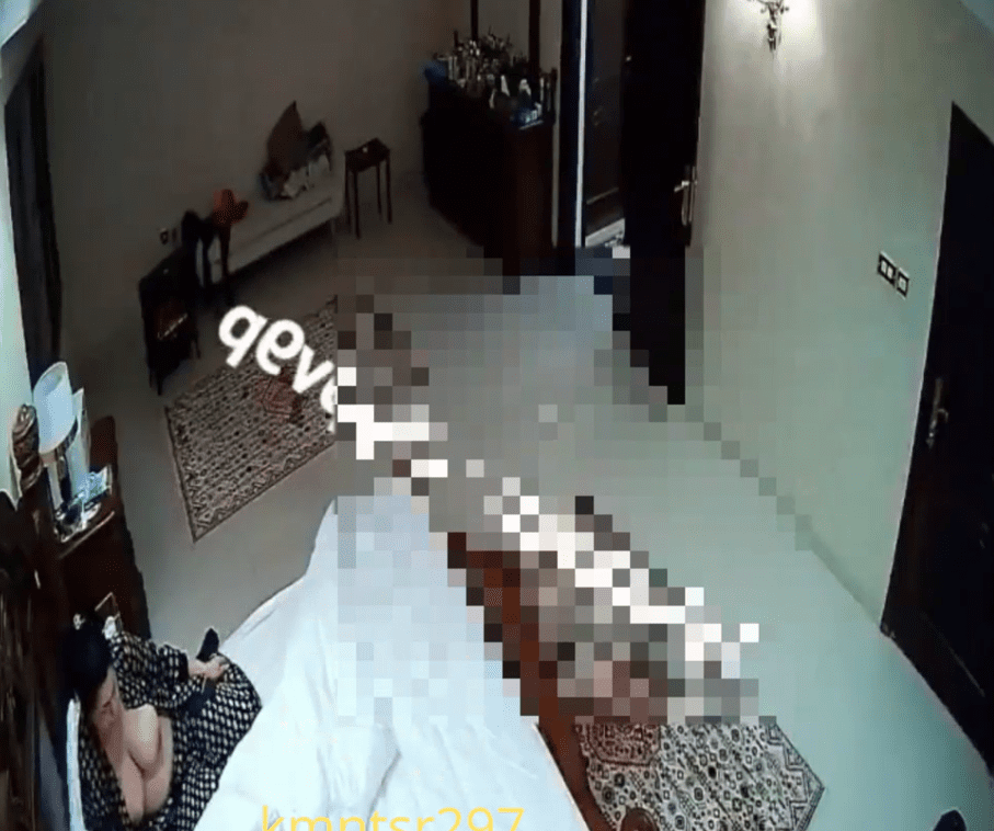 نيك تجسس كاميرا مراقبة تكشف زوجة كويتية ينيكها عامل الديلفيري