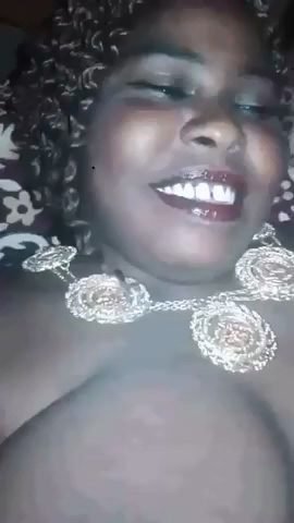 سحاق سوداني البنات يلعبوا في اكساس وبزاز طرية