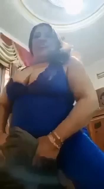 ولية هايجة تشخر وتحك كسها في المخدة