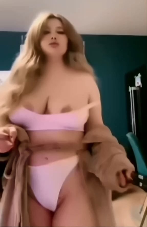 انجي خوري تعرض بزازها وتداعب كسها انجي خوري تعرض بزازها وتداعب كسها