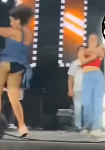 فضيحة روبي ظهور الاندر على المسرح