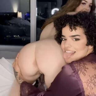 سحاق رهف السعودية تداعب كس صاحبتها